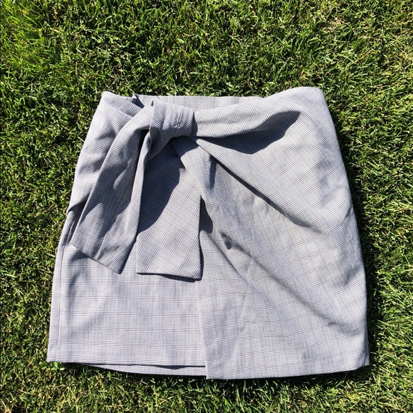 Zara Dresses & Skirts - Zara Grey Plaid Skirt with Wrap/Tie